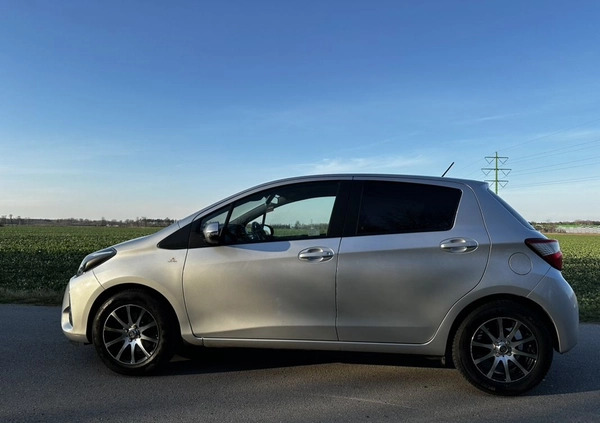 Toyota Yaris cena 51900 przebieg: 107000, rok produkcji 2018 z Otmuchów małe 67